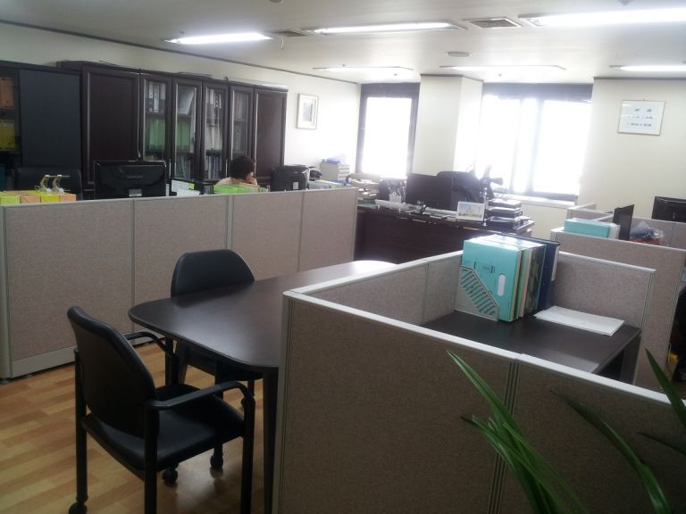 본사 관리팀 사무실