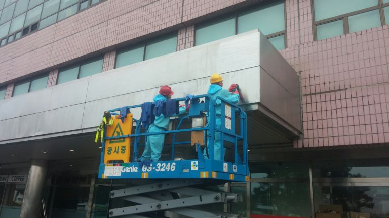 한국복합물류터미널 외벽청소